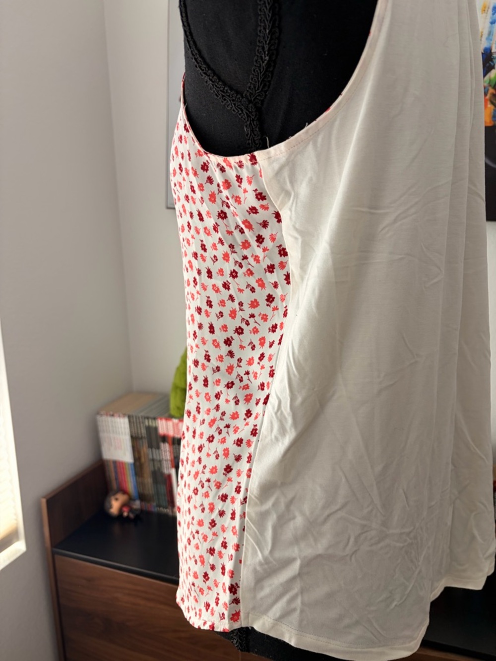 Womens Red Floral Halter Tank Top - Lightweight Summer Top - Picture 3 of 3